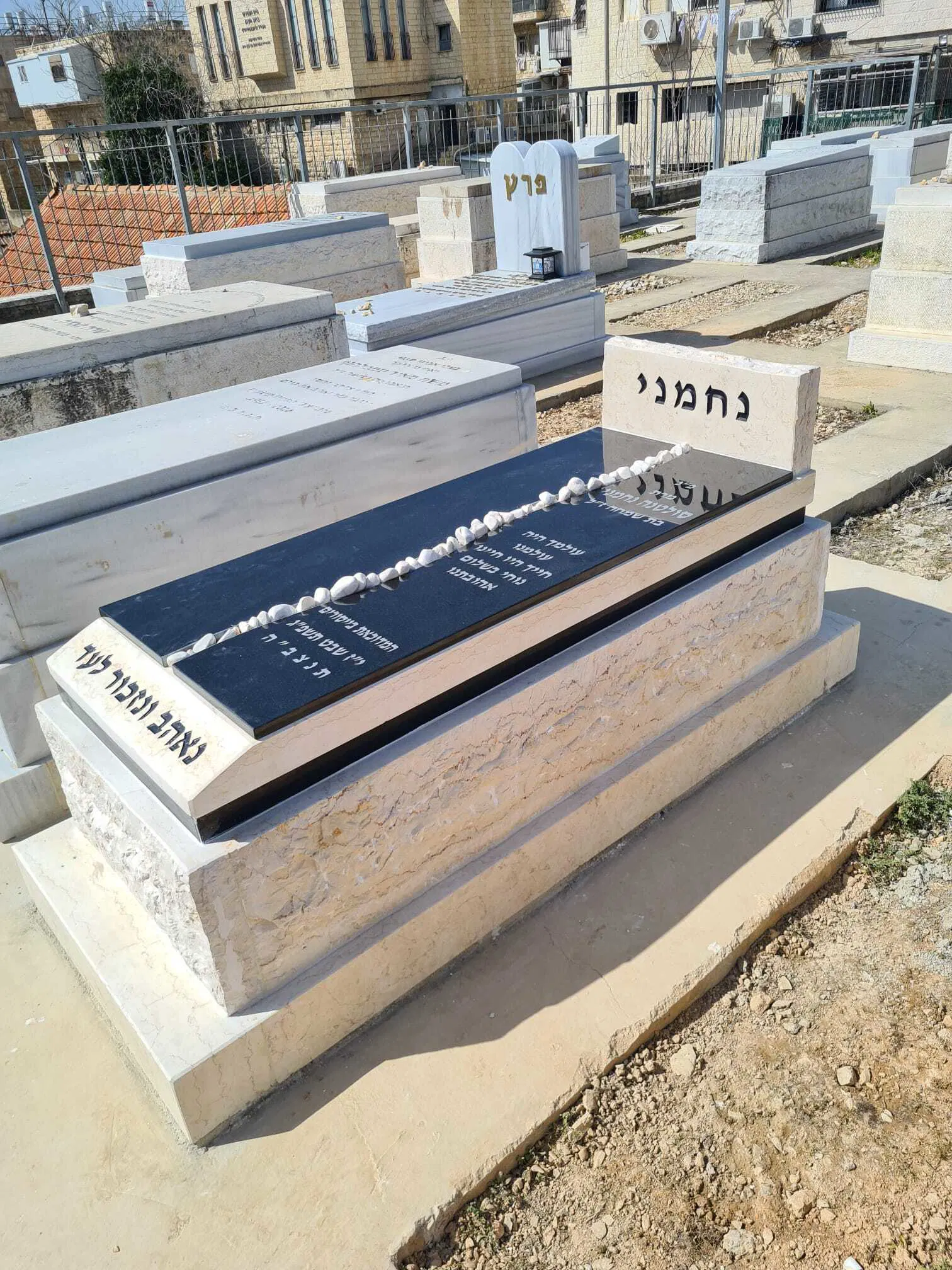 מצבה מבית מצבות דוד