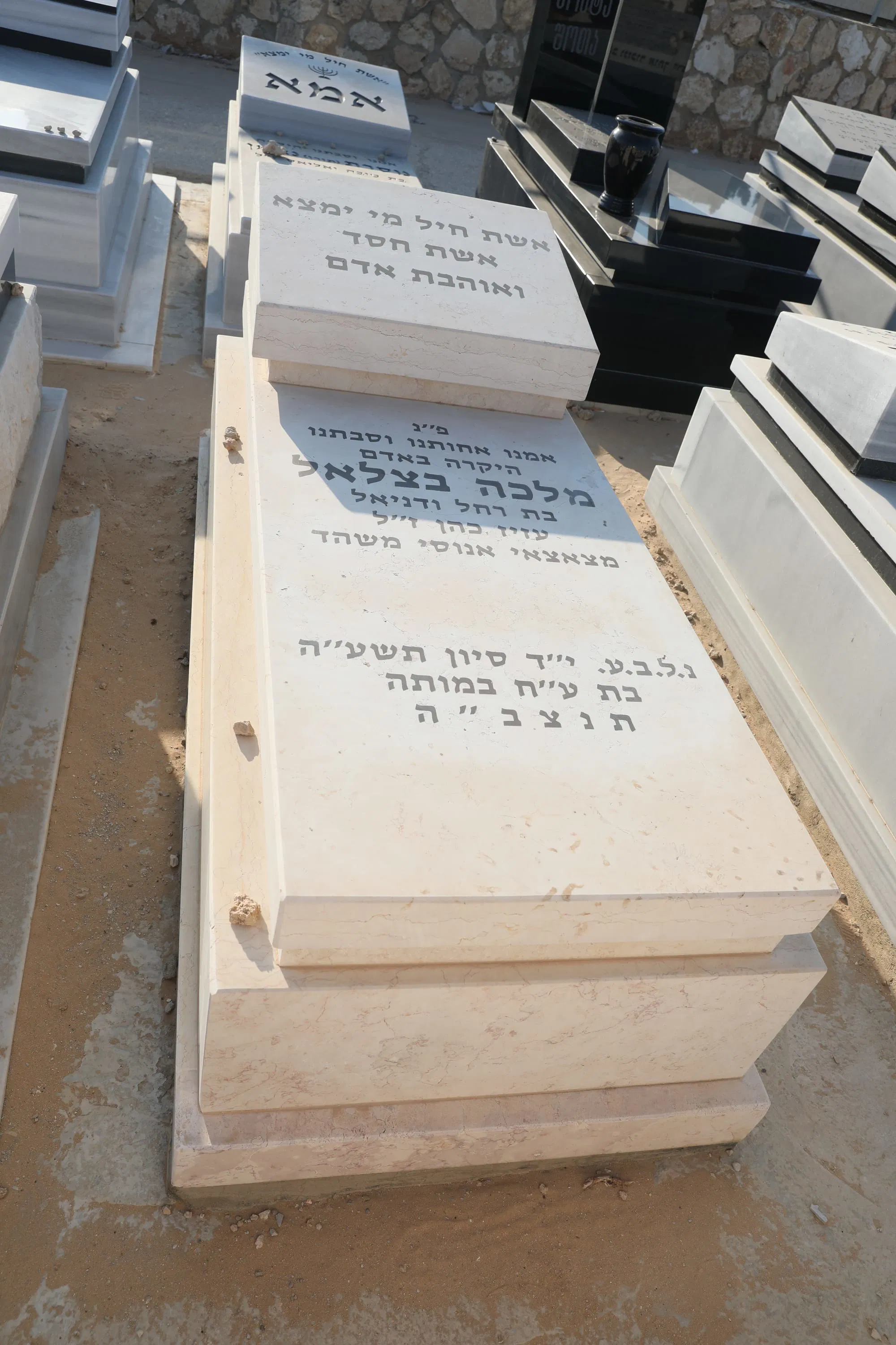 מצבה מבית מצבות שיש אוראל