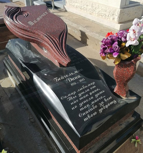 מצבה מבית בורקין מצבות
