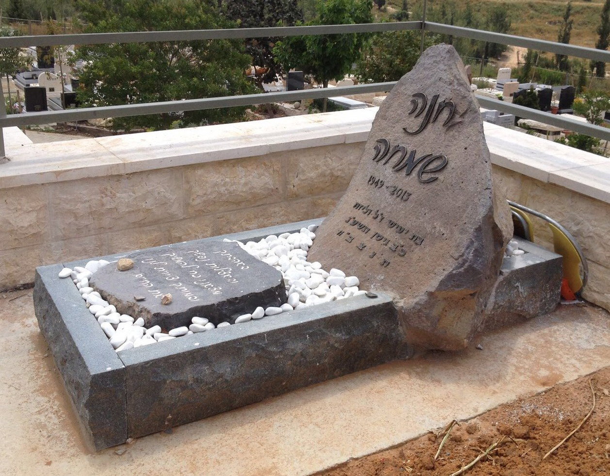 מצבה מבית מצבות אור החיים