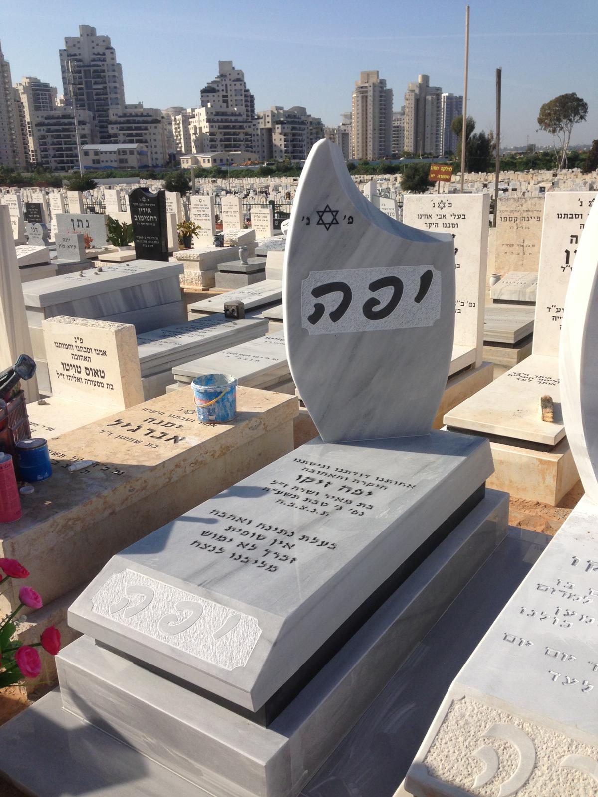 מצבות מצדה אבן יקרה - דוגמת מצבה 1