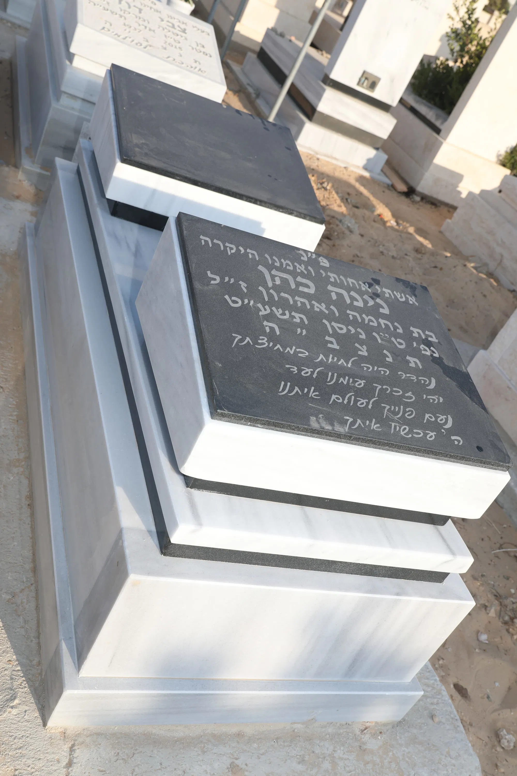 מצבה מבית מצבות שיש אוראל