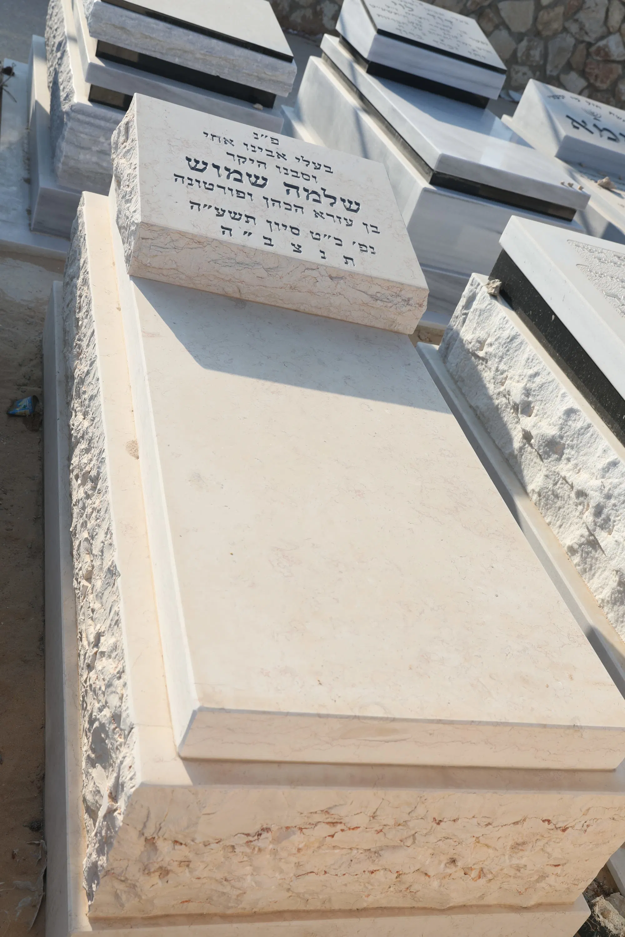 מצבה מבית מצבות שיש אוראל