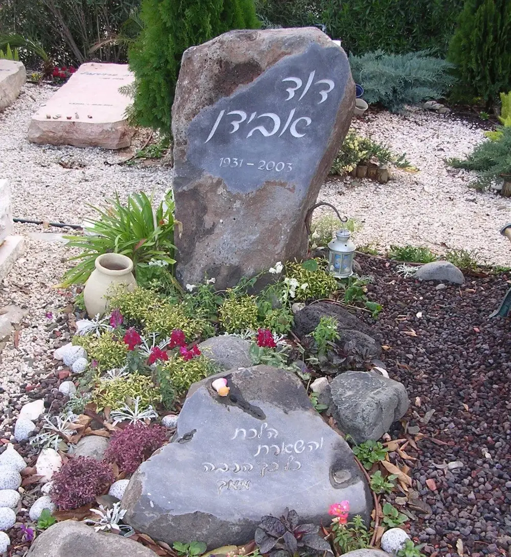 מק'ט 26. מצבה מיוחדת