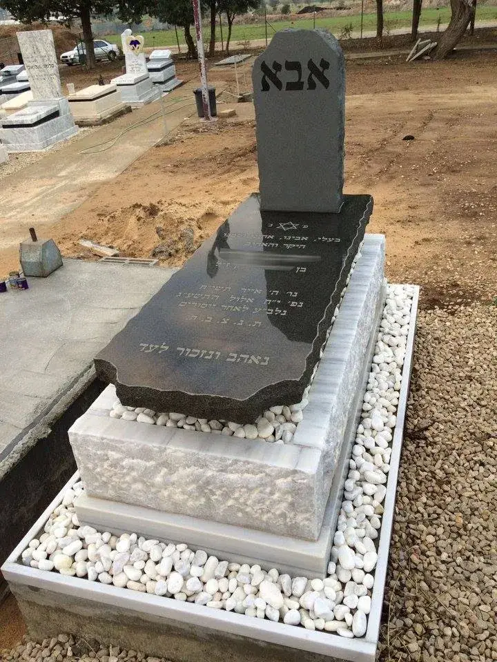 מק'ט 333. מצבה מעוצבת