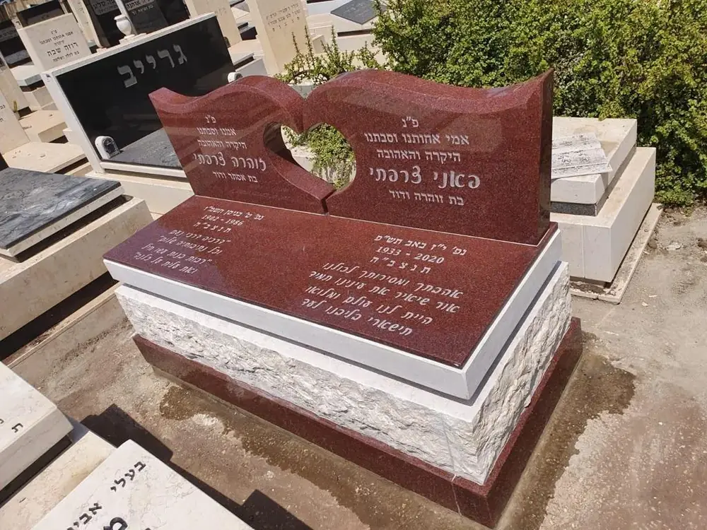 מצבות בזלת - מק'ט 586. מצבה משפחתית