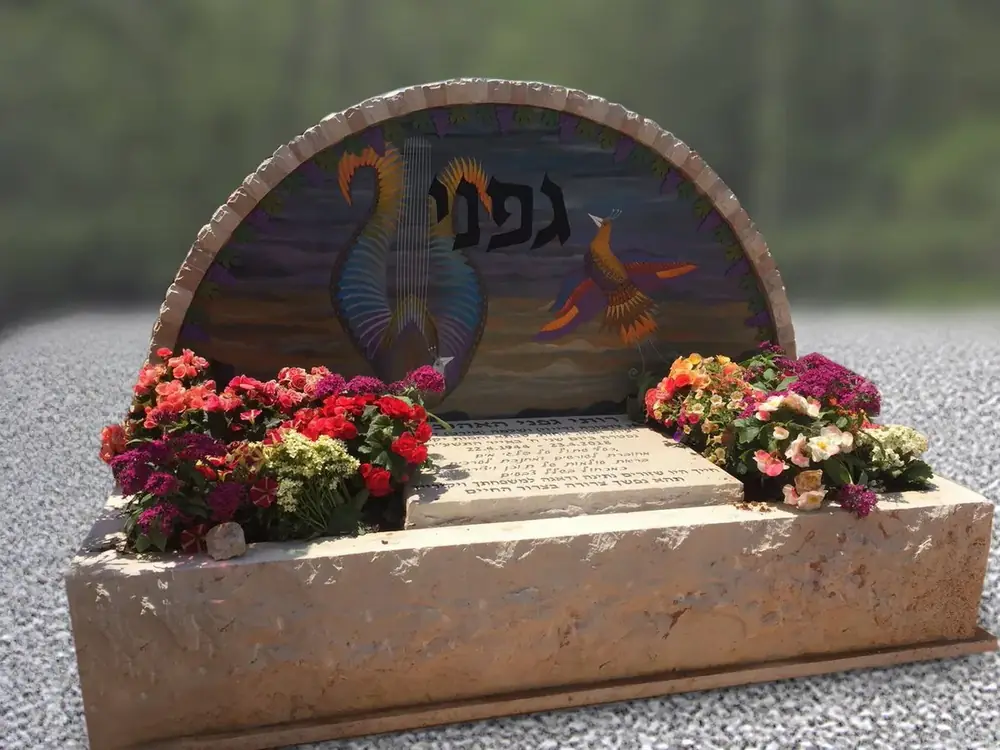 סמלים על מצבות - מק'ט 720. מצבה מיוחדת
