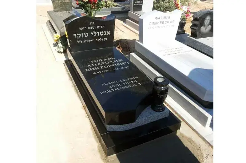 מצבה מעוצבת מגרניט שחור - מק"ט 5053