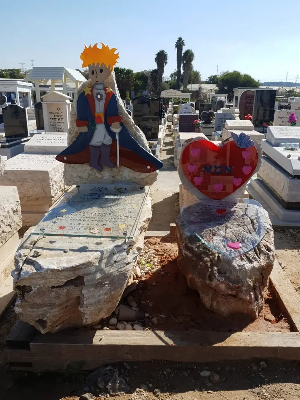 מצבות לקבורה אזרחית - מצבה כפולה מיוחדת - מתוך קטלוג תמונות מצבות מיוחדות 21