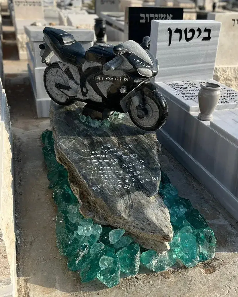 מצבה מיוחדת - מתוך קטלוג תמונות מצבות מיוחדות 49