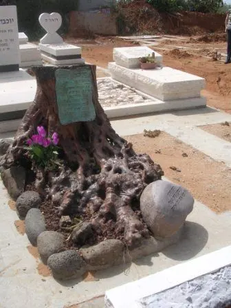 מק'ט 35. מצבה מיוחדת