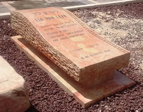 מק'ט 65. מצבה ליחיד