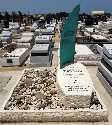 מק'ט 84. מצבה מיוחדת