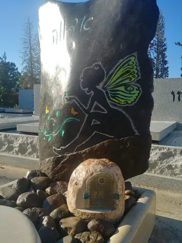מק'ט 90. מצבה מיוחדת