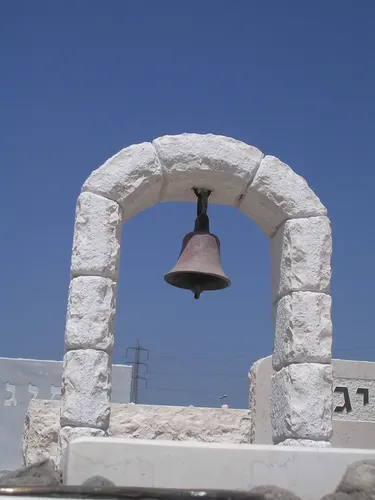 מק'ט 115. מצבה מיוחדת
