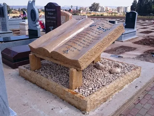 מק'ט 119. מצבה כפולה