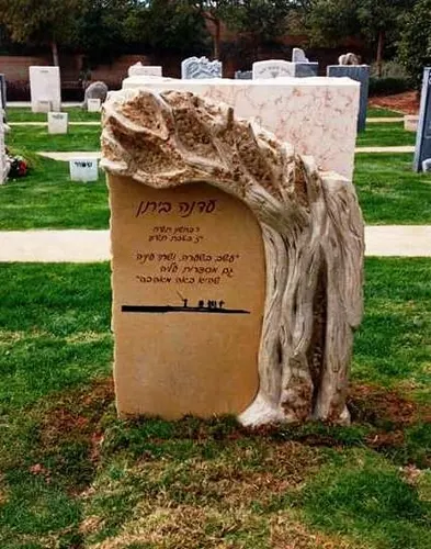 מק'ט 149. מצבה מיוחדת