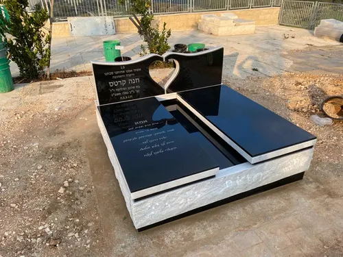 מק'ט 155. מצבה כפולה