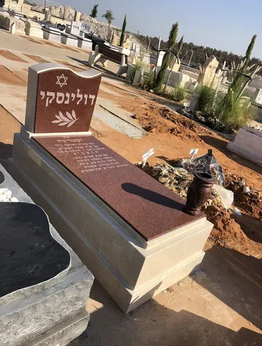 מצבות גרניט אדום - קטלוג 11
