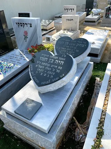 מק'ט 212. מצבה זוגית