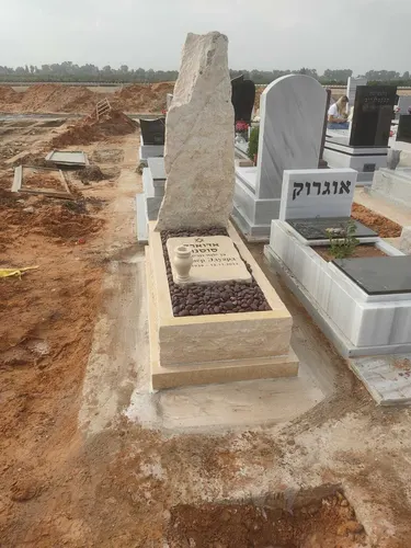 מק'ט 274. מצבה ליחיד