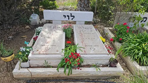 מק'ט 276. מצבה כפולה
