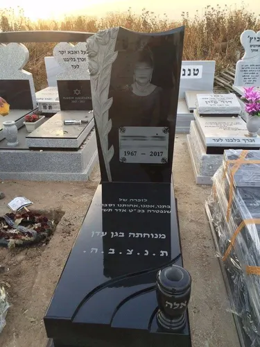 מק'ט 335. מצבה גבוהה