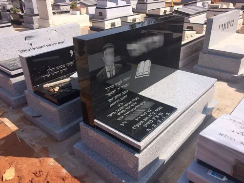 מק'ט 336. מצבה משפחתית