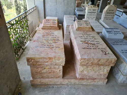 מק'ט 353. מצבה כפולה