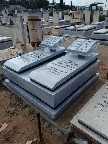 מק'ט 378. מצבה כפולה
