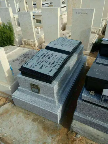 מק'ט 385. מצבה גרניט