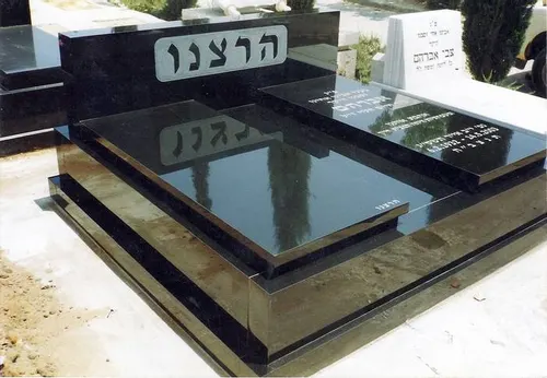 מק'ט 409. מצבה כפולה