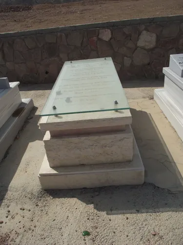 מק'ט 479.אבן וזכוכית
