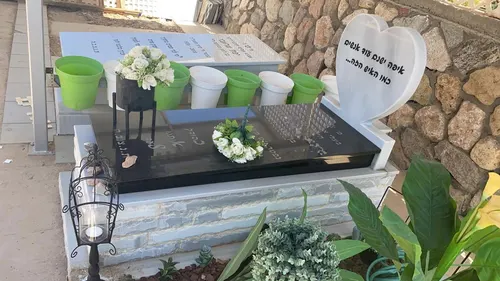 מק'ט 480. מצבה מיוחדת