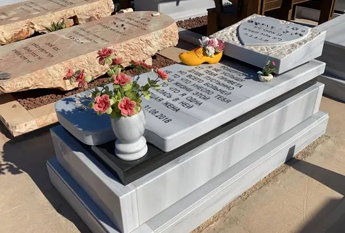 מק'ט 494. מצבה שיש