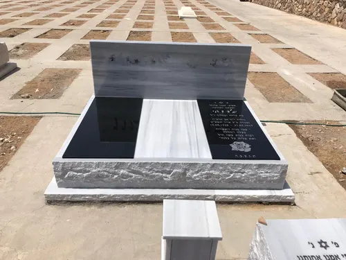 מק'ט 513. מצבה כפולה