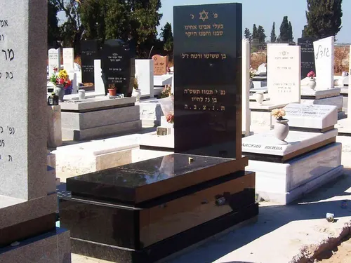 מק'ט 532. מצבה גבוהה