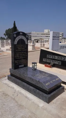 מק'ט 598. מצבה גבוהה