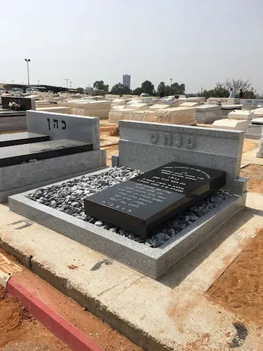 מק'ט 625. קבר כפול