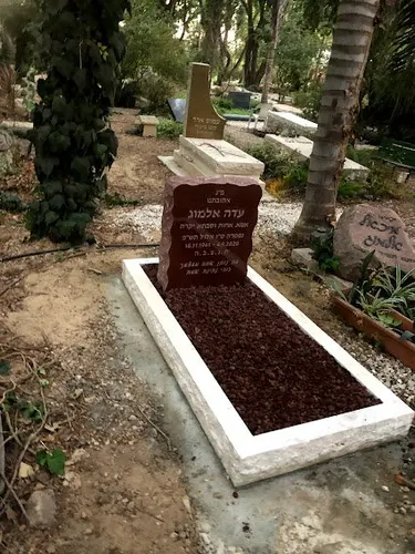 מק'ט 630. מצבה מיוחדת