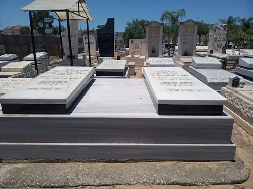 מק'ט 637. מצבה כפולה
