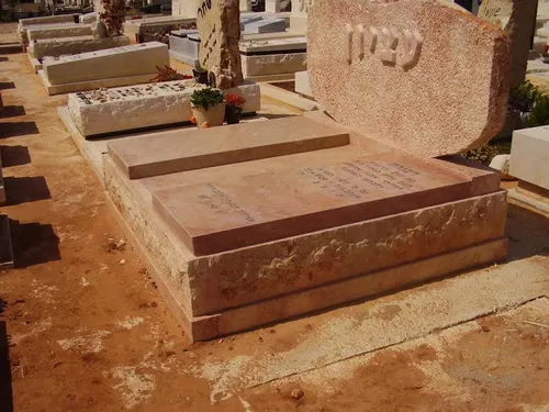 מק'ט 641. מצבה כפולה