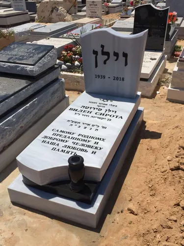 מק'ט 666. מצבה שיש טורקי