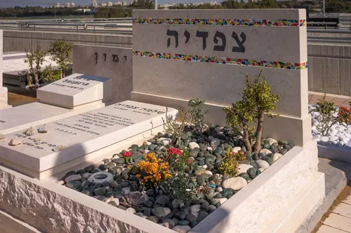 מק'ט 740. קבר כפול