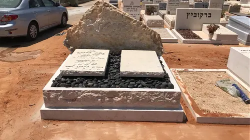 מק'ט 759. מצבה כפולה