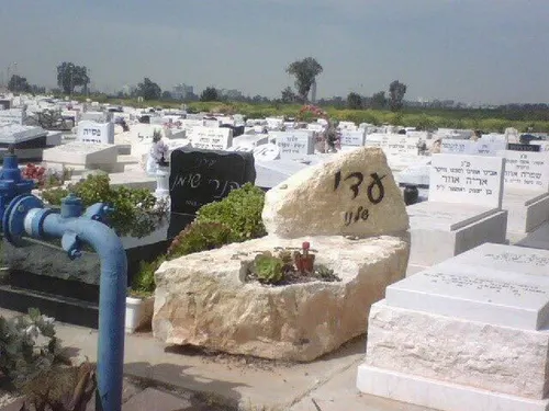 מק'ט 777. מצבה מיוחדת
