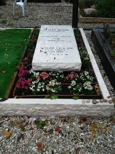 מק'ט 796. מצבה מיוחדת