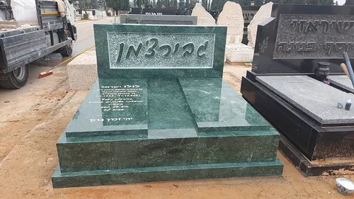 מק'ט 831. מצבה כפולה