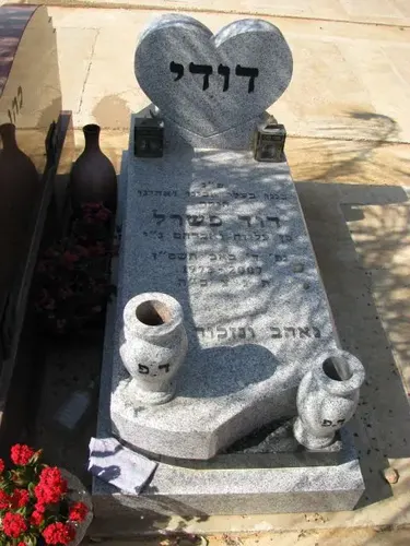 מק'ט 879. מצבה ליחיד