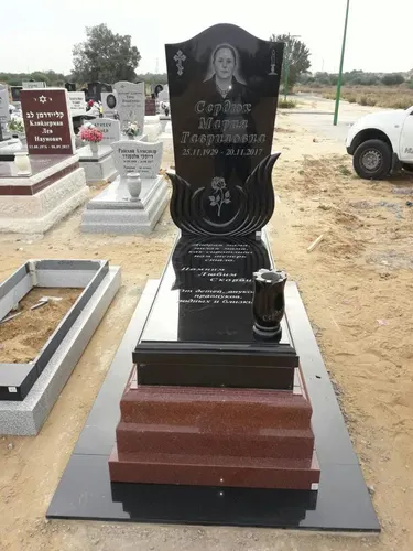 מק'ט 882. מצבה גרניט